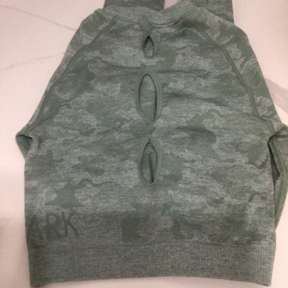 Gymshark Women's Camo Seamless Long Sleeve Crop Top Sage Green XS - Picture 5 of 7